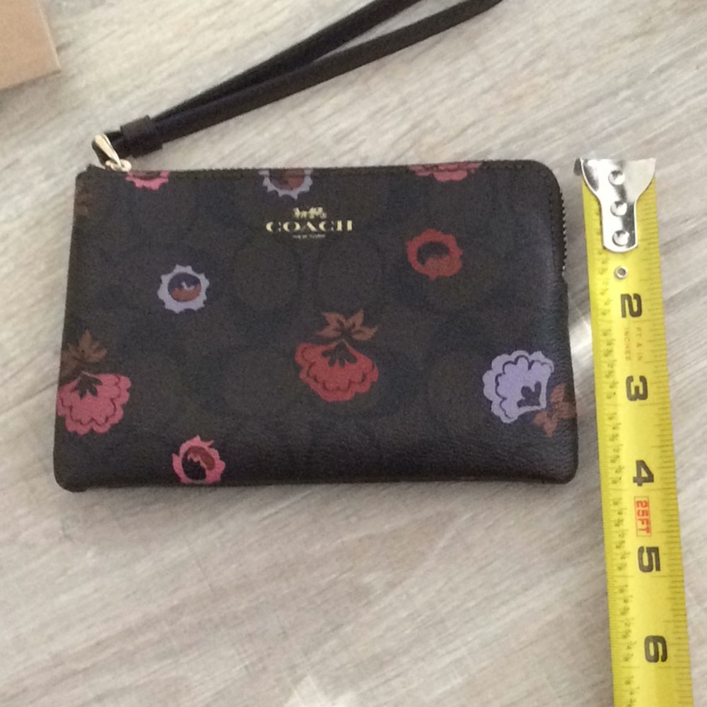 Coach wristlet - Picture 5 of 7